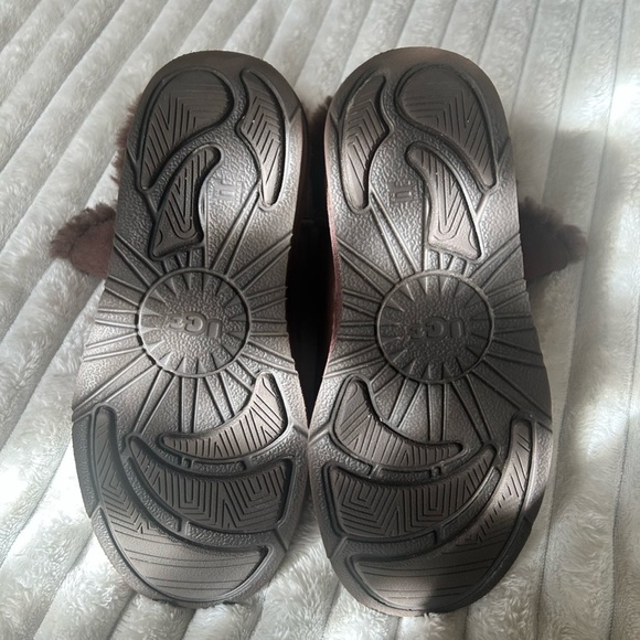 UGG Renley Buckle Short Sheepskin Boots, Chestnut Brown, Women’s 6 - Picture 3 of 12